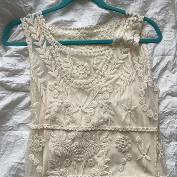 Creme lace dress - Picture 2 of 4